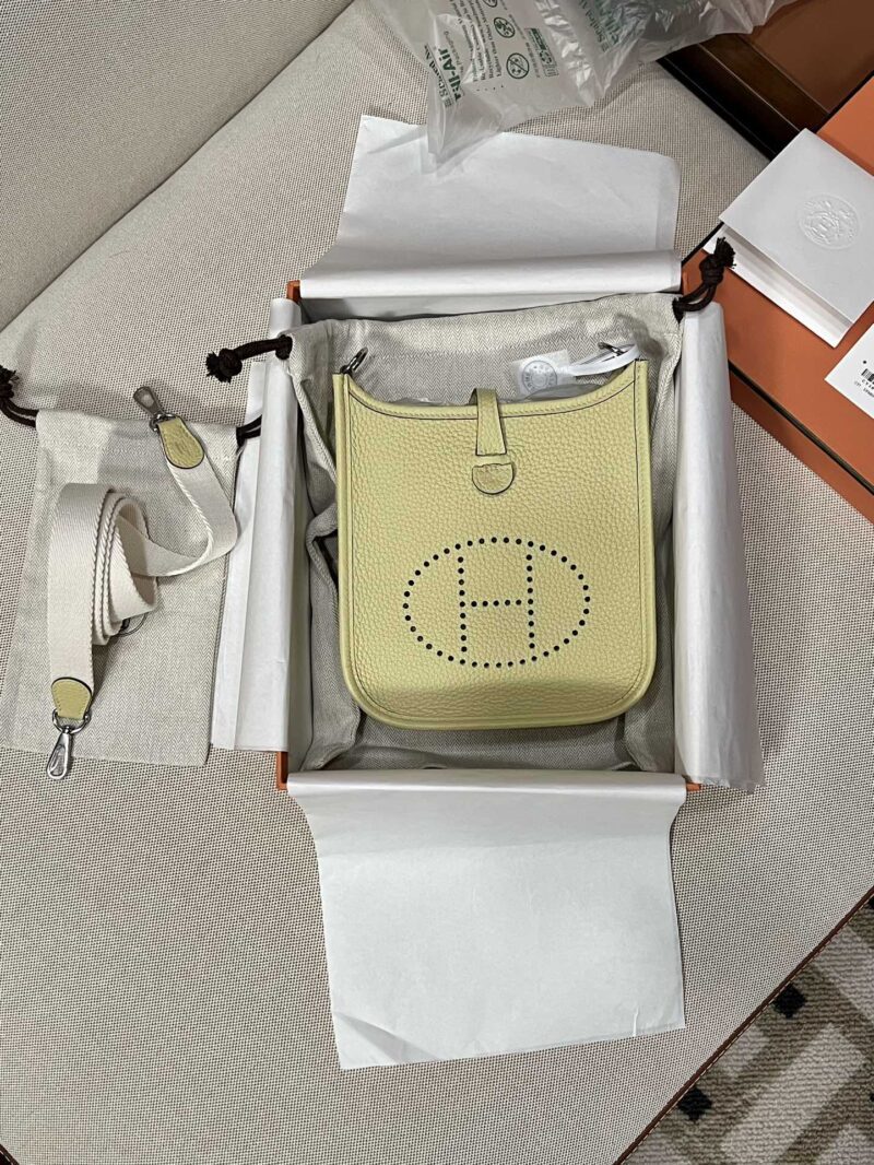 Hermès Mini Evelyne 16 Taurillon Clemence Jaune Poussin Silver Hardware - Image 4