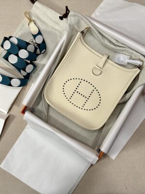 Hermès Mini Evelyne 16 Taurillon Clemence Nata Gold Hardware