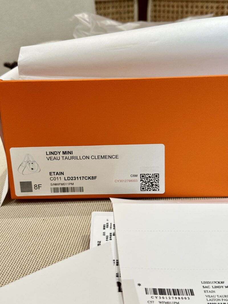 Hermès Mini Lindy 19 Taurillon Clemence Etain Silver Hardware - Image 16
