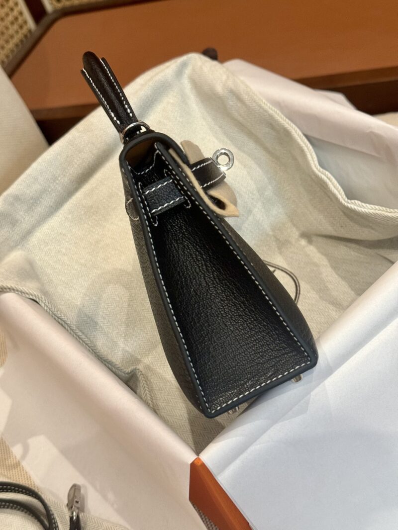 Hermès Mini Kelly 19 Chevre Noir & Gold Gold Hardware - Image 7