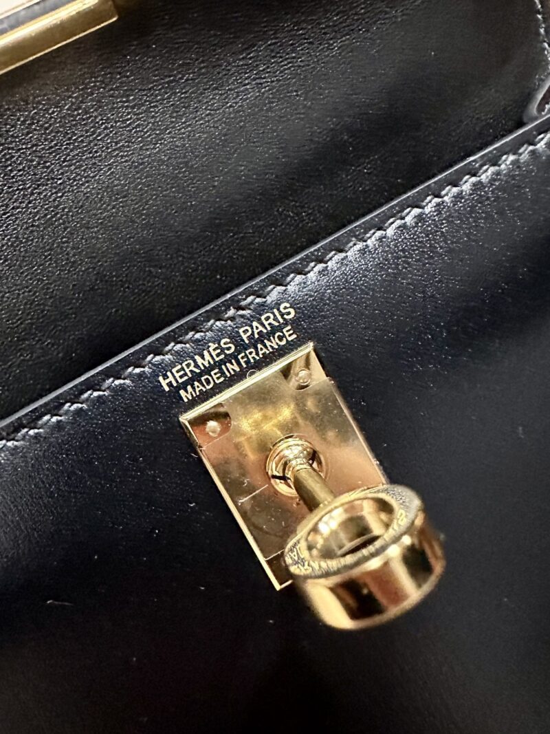 Hermès Mini Kelly 19 Box Calf Noir Gold Hardware - Image 11