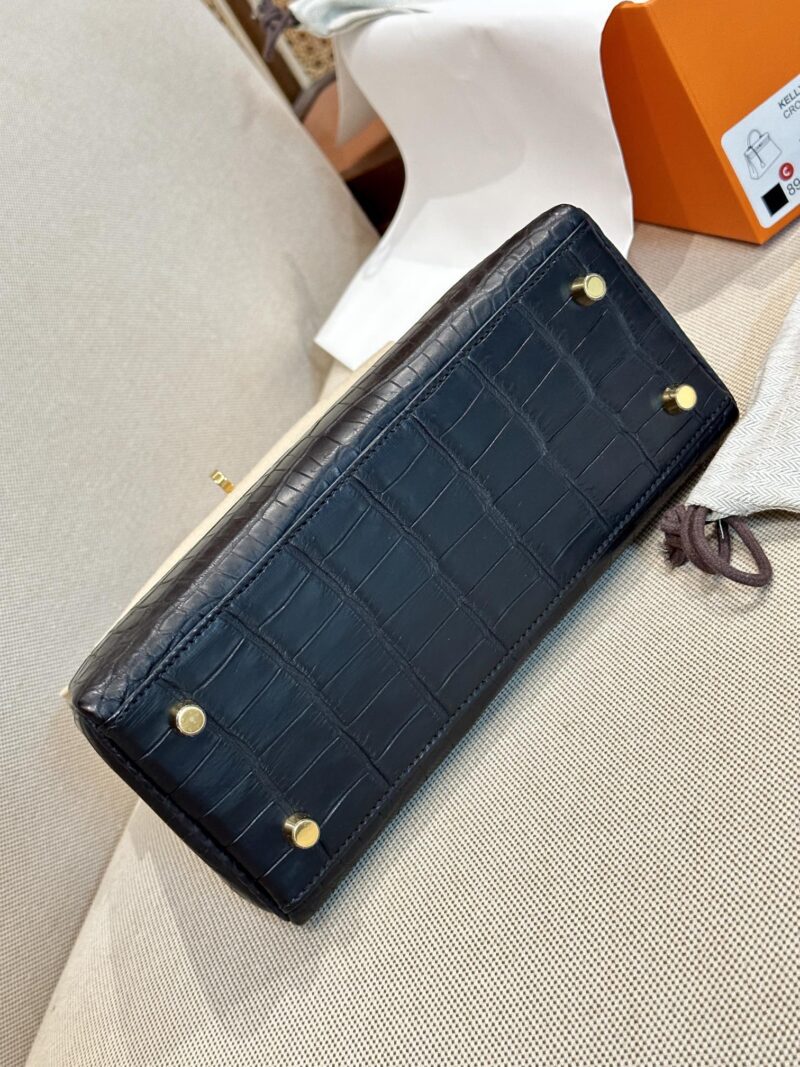 Hermès Kelly 25 Matte Crocodile Noir Gold Hardware - Image 11