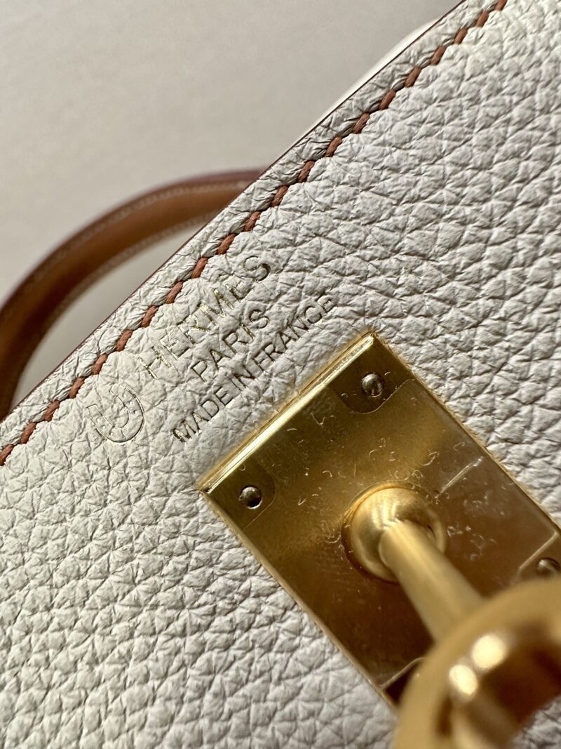 Hermès Kelly 25 Togo Craie, Gold Gold Hardware - Image 12