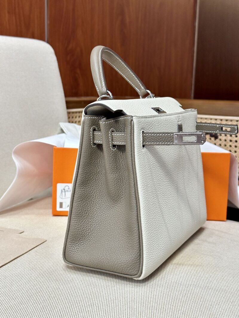 Hermès Kelly 25 Togo Craie, Etoupe Silver Hardware - Image 7