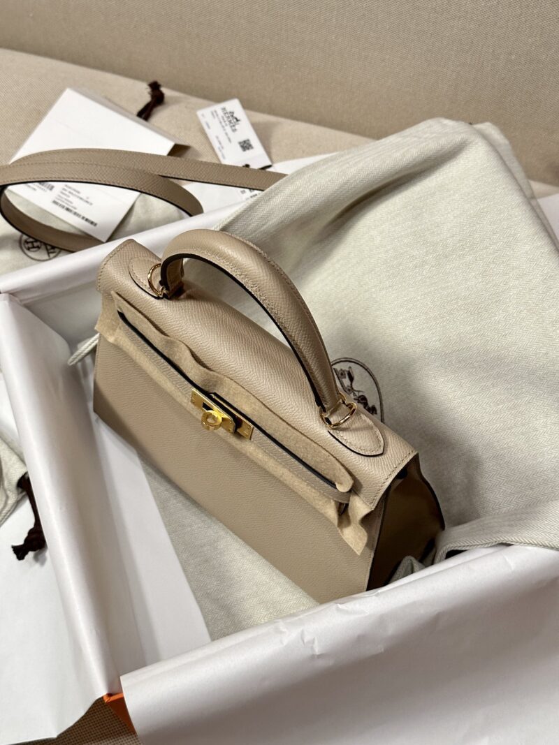 Hermès Kelly 25 Epsom Trench Gold Hardware - Image 4