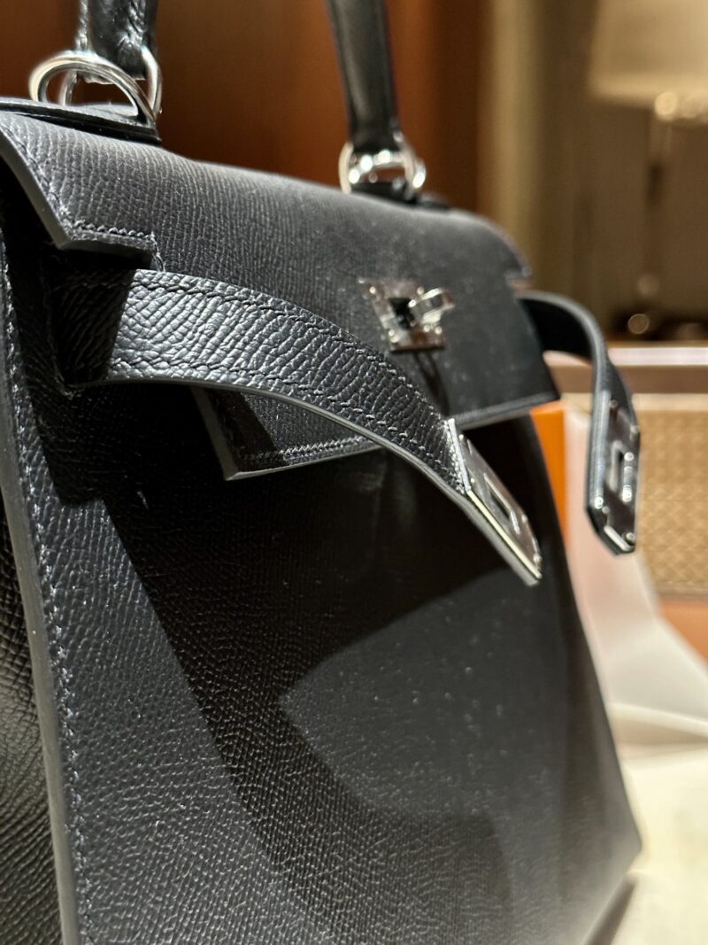 Hermès Kelly 28 Epsom Noir Silver Hardware - Image 4