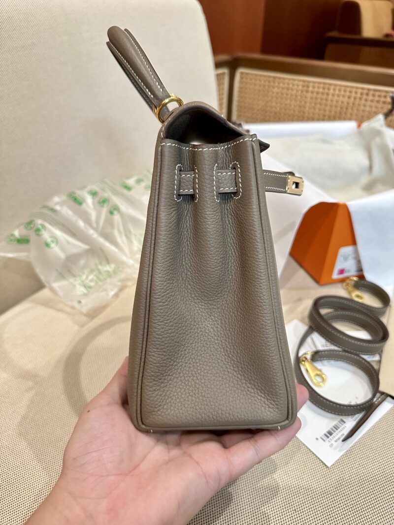 Hermès Kelly 25 Togo Etoupe, Gold Gold Hardware - Image 9