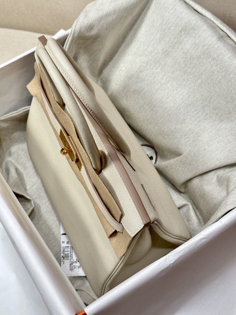 Hermès Birkin 30 Craie Togo Gold Hardware - Image 5