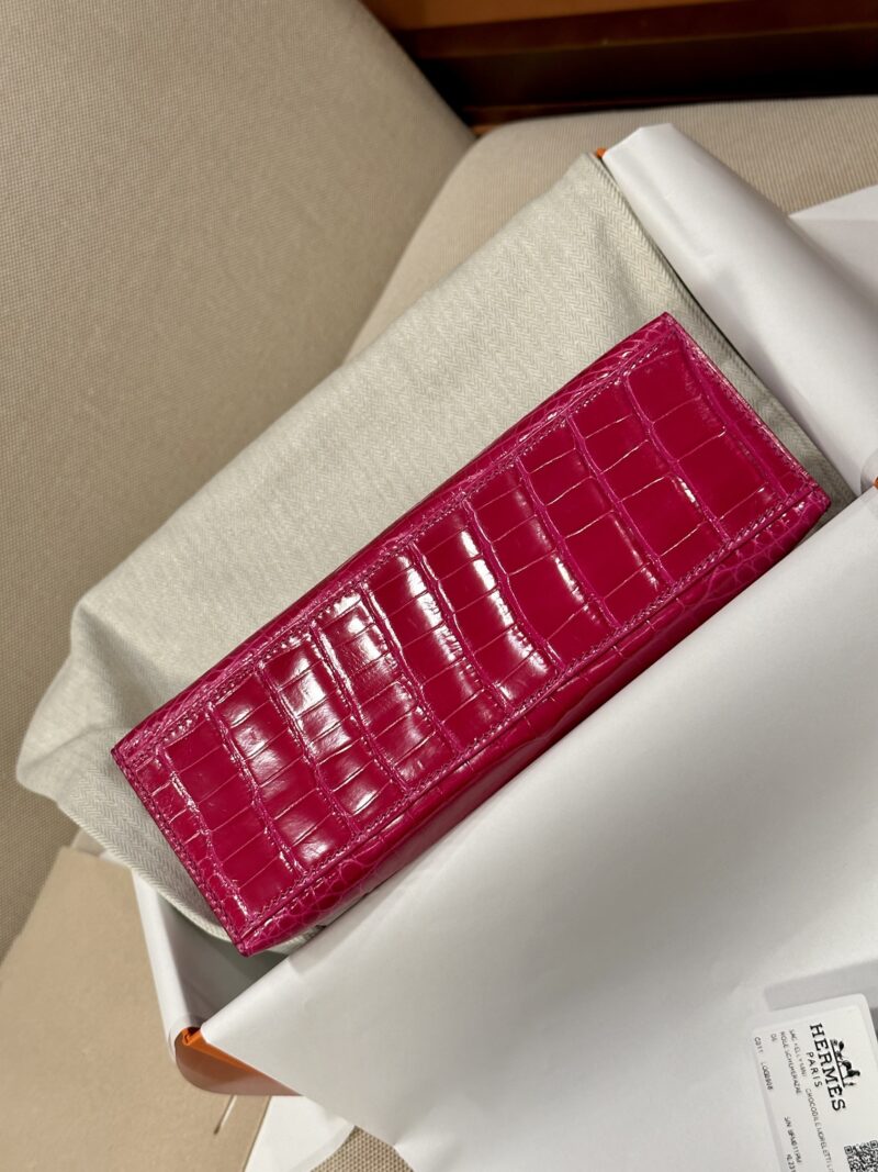 Hermès Kelly Pochette Rose Sheherazade Shiny Crocodile Gold Hardware
