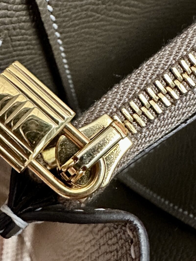 Hermès Kelly To Go Epsom Etoupe Gold Hardware - Image 6