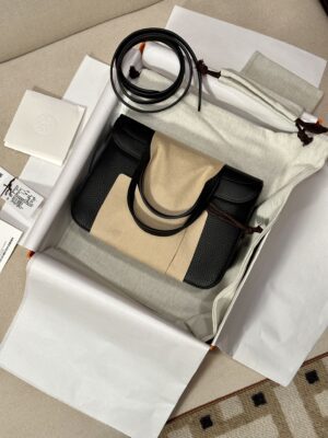 Hermès Halzan 25 Taurillon Clemence & Swift Noir Gold Hardware