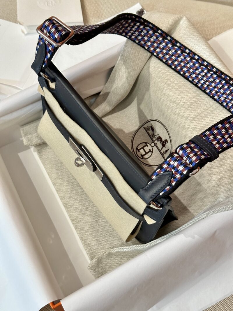 Hermès Jypsiere 23 Swift Caban Silver Hardware - Image 5