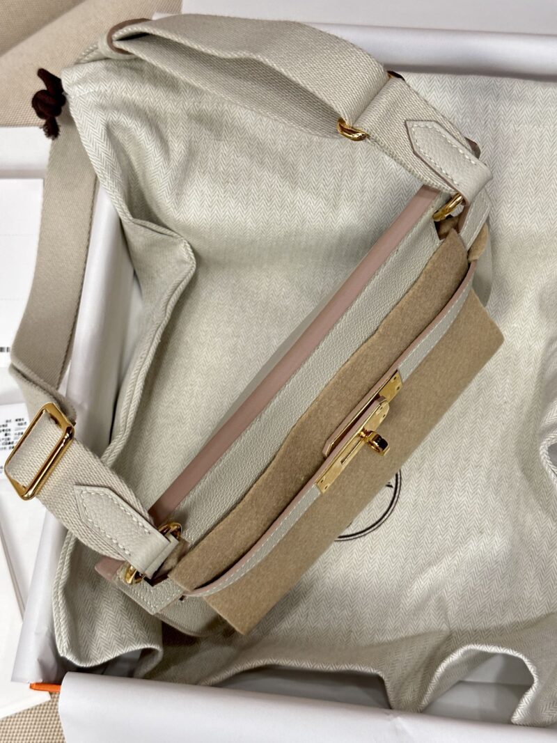 Hermès Mini Jypsiere 23 Evercolor Beton Gold Hardware - Image 3
