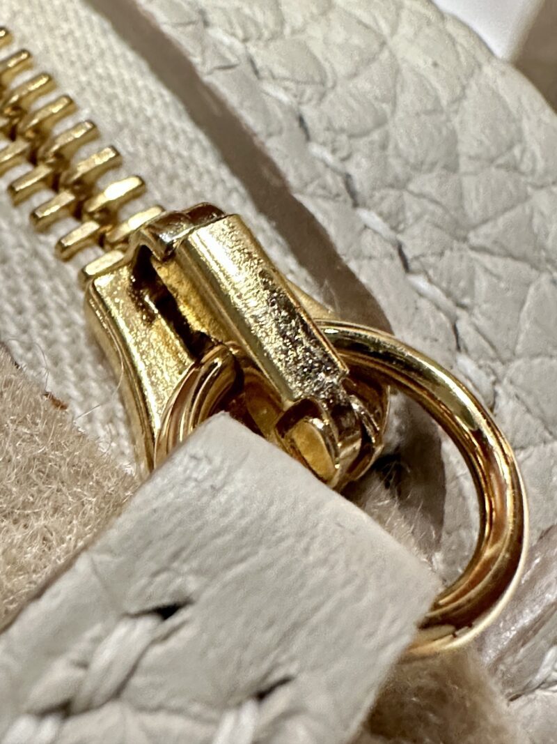 Hermès Lindy 26 Taurillon Clemence Craie Gold Hardware - Image 11