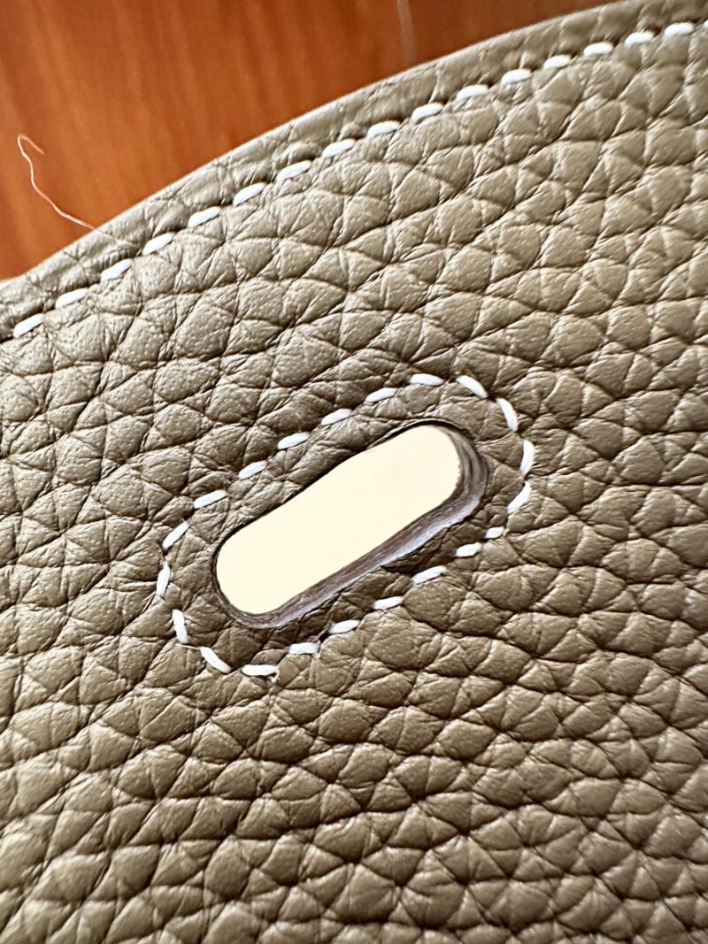 Hermès Lindy 26 Taurillon Clemence Etoupe Silver Hardware - Image 16