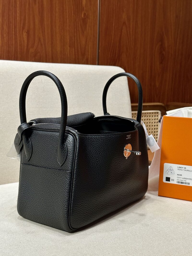 Hermès Lindy 26 Taurillon Clemence Noir Gold Hardware - Image 4