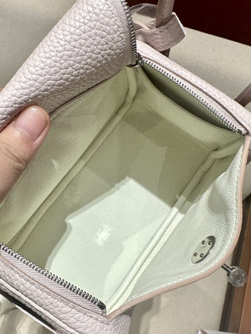 Hermès Mini Lindy 19 Taurillon Clemence Mauve Pale & Mushroom Silver Hardware - Image 4