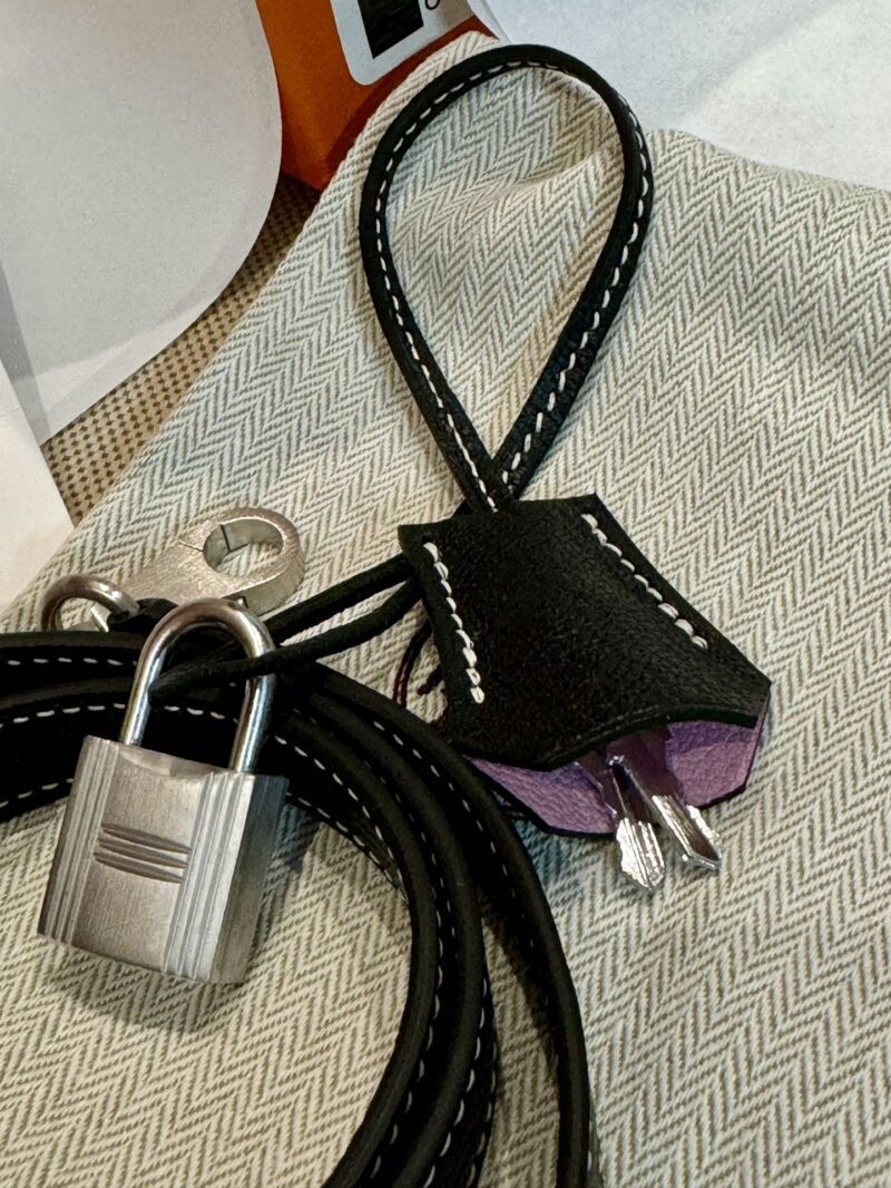 Hermès Kelly 28 Chevre Noir, Mauve Slyvestre Silver Hardware - Image 18