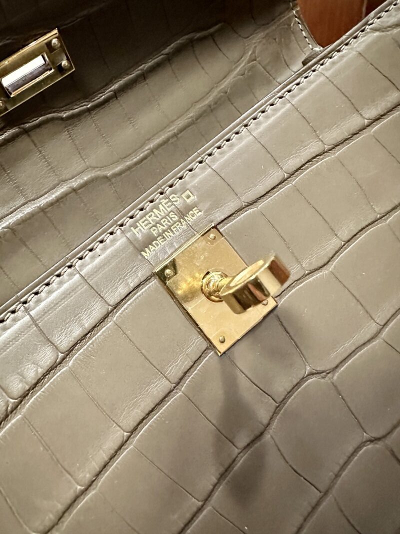 Hermès Kelly 25 Matte Alligator Origan Gold Hardware - Image 13