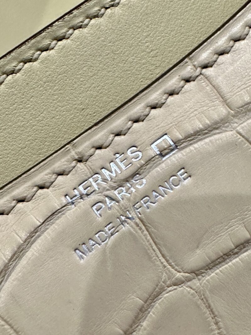 Hermès Constance 19 Vallina Matte Alligator Palladium Hardware