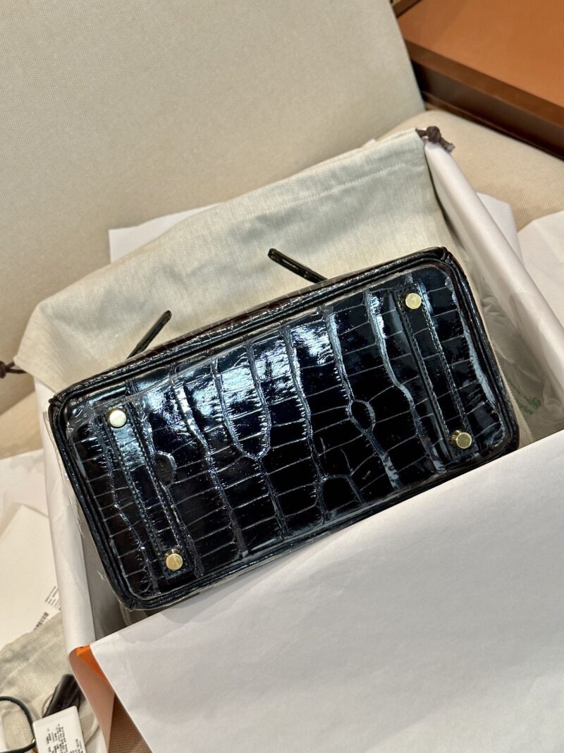 Hermès Birkin 25 Noir, Gold Shiny Crocodile Gold Hardware - Image 3