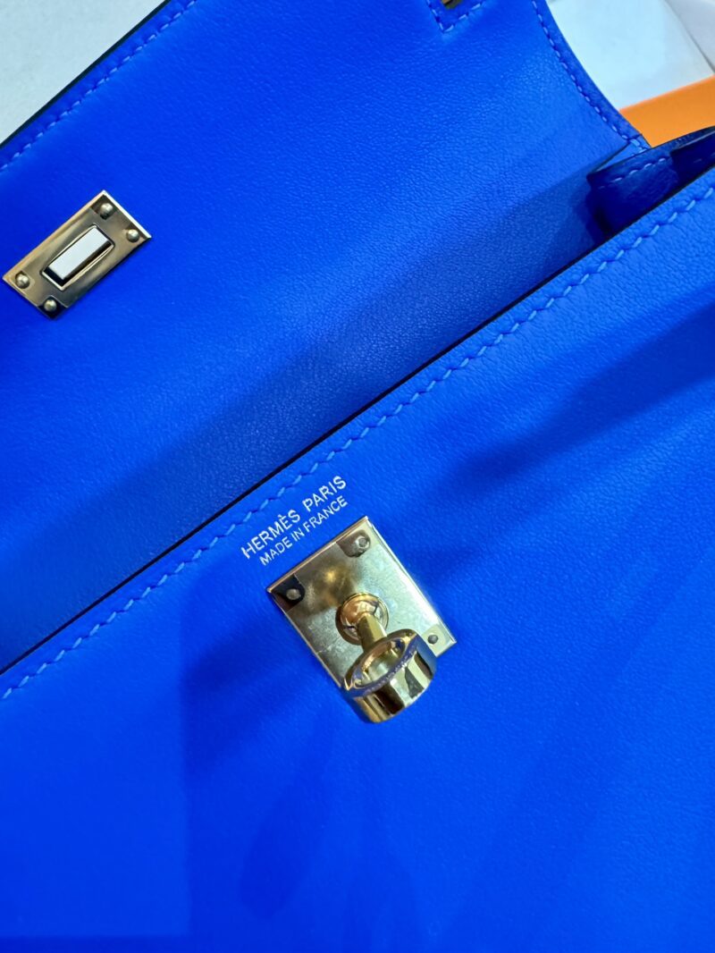 Hermès Kelly Danse 22 Swift Blue Royal Gold Hardware - Image 8
