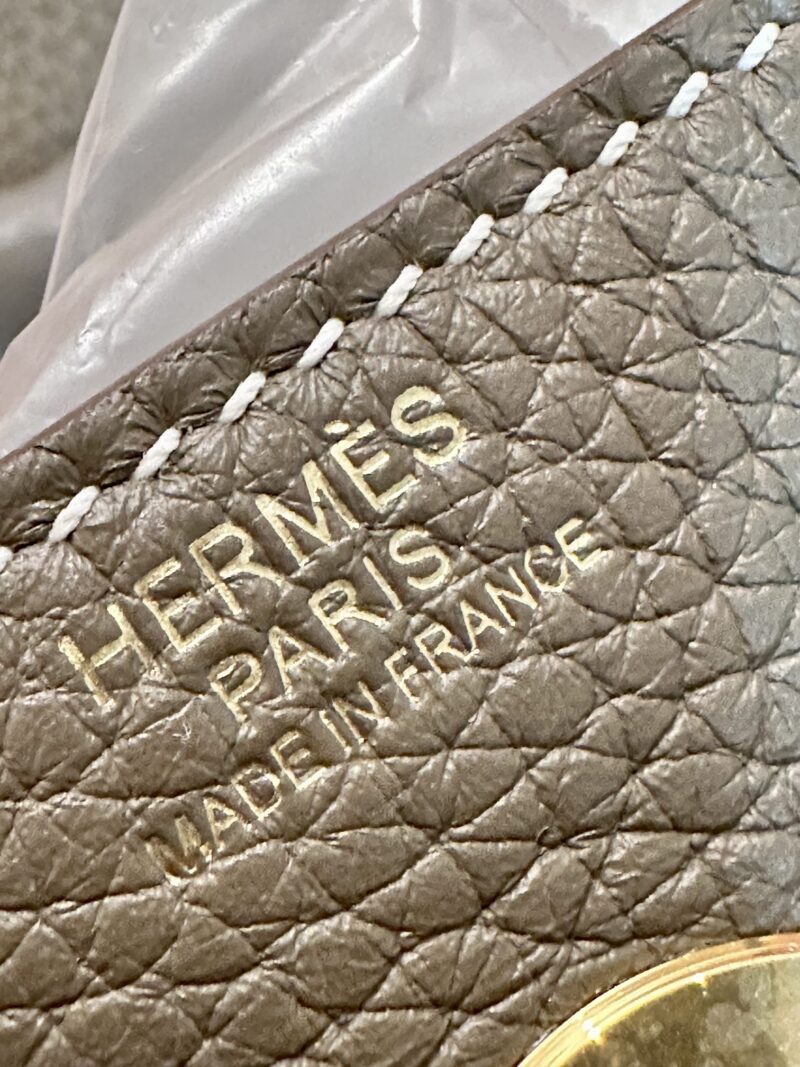 Hermès Lindy 26 Taurillon Clemence Etoupe Gold Hardware - Image 14