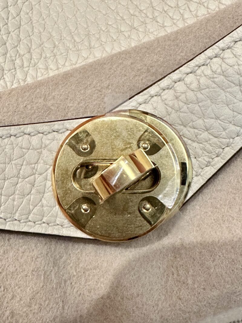 Hermès Lindy 26 Taurillon Clemence Nata Gold Hardware - Image 13