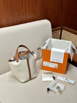 Hermès Picotin 18 Taurillon Clemence & Swift Craie Gold Hardware