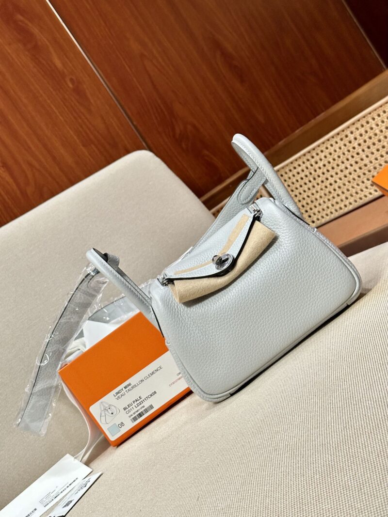 Hermès Mini Lindy 20 Taurillon Clemence Blue Pale Gold Hardware - Image 4