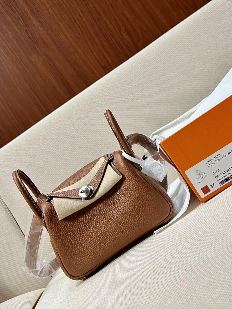 Hermès Mini Lindy 20 Taurillon Clemence Gold Gold Hardware - Image 7