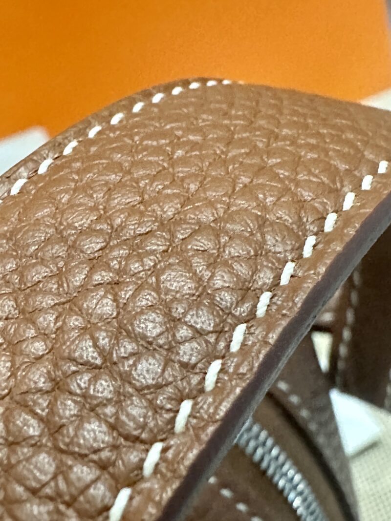 Hermès Lindy 26 Taurillon Clemence Gold Silver Hardware - Image 13