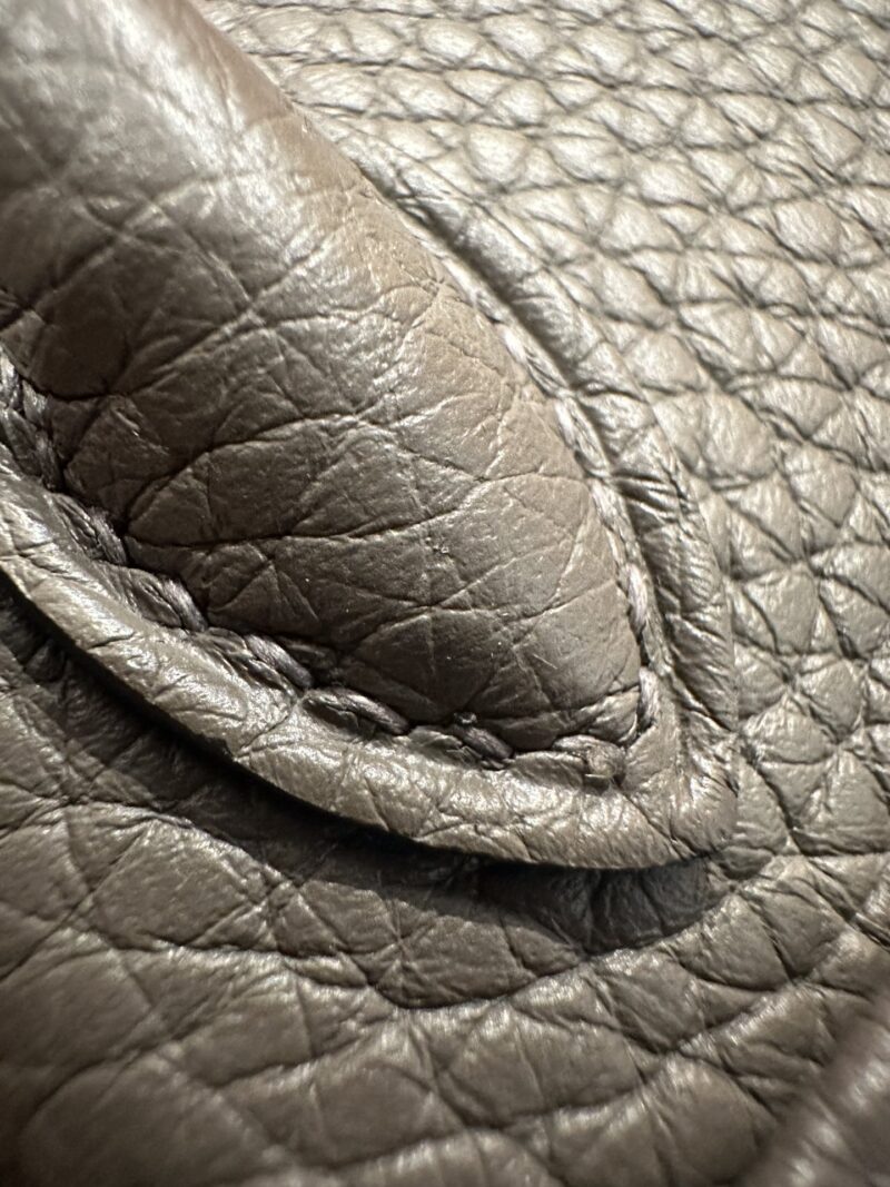 Hermès Mini Lindy 19 Taurillon Clemence Etain Silver Hardware - Image 14
