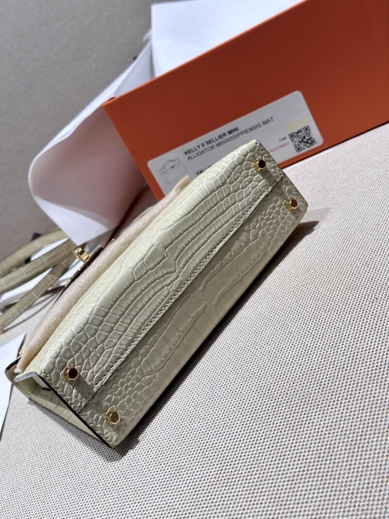 Hermès Mini Kelly 19 Matte Crocodile Vallina Gold Hardware - Image 8