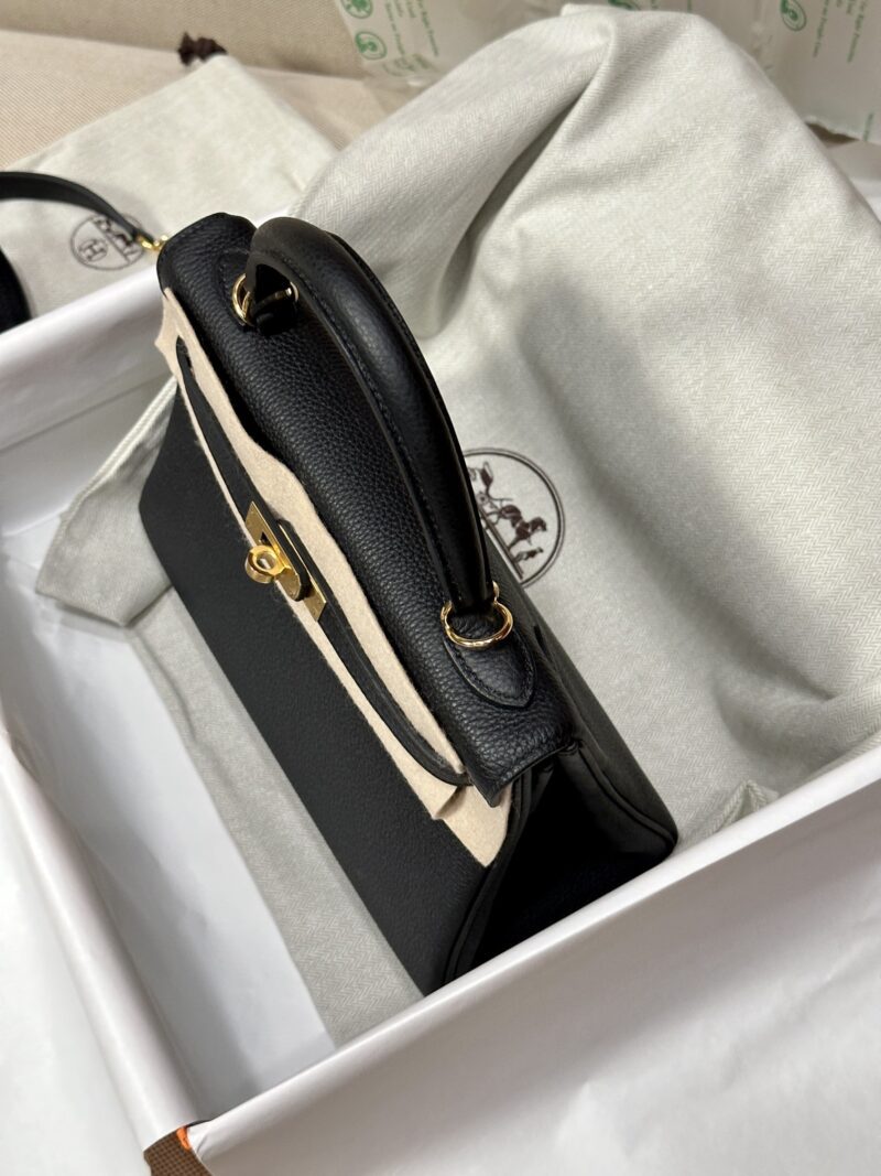 Hermès Kelly 28 Togo Noir Gold Hardware - Image 4