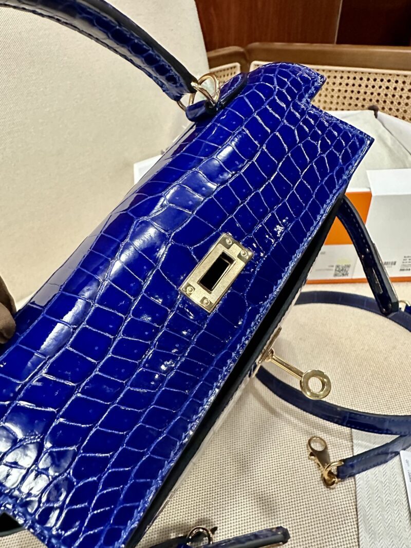 Hermès Kelly 25 Shiny Porosus Blue Electric Gold Hardware - Image 12