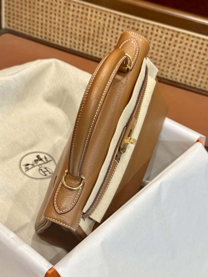 Hermès Kelly 28 Chevre Gold Gold Hardware - Image 4