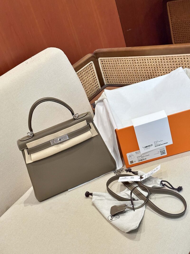 Hermès Kelly 28 Togo Etoupe, Silver Silver Hardware - Image 2