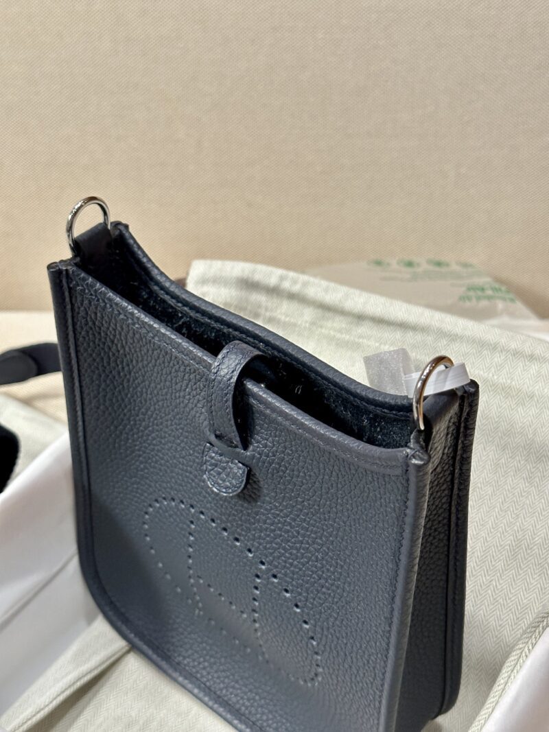 Hermès Mini Evelyne 16 Taurillon Clemence Blue Nuit Silver Hardware - Image 12