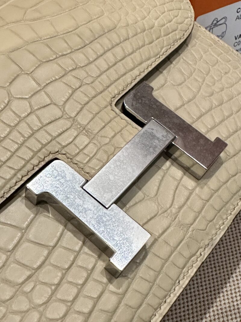 Hermès Constance 19 Vallina Matte Alligator Palladium Hardware