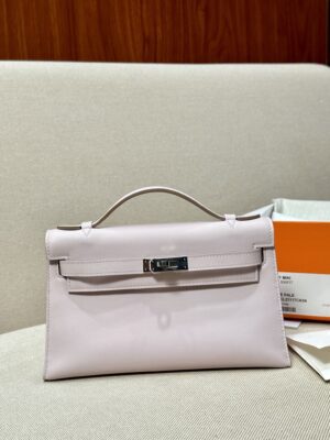 Hermès Kelly Pochette Mauve Pale Swift Palladium Hardware