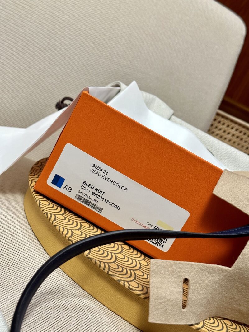Hermès Mini Kelly 2424 Evercolor & Swift Blue Nuit & Blue Navy Gold Hardware - Image 15