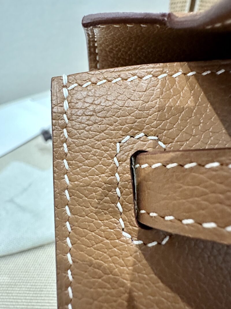Hermès Kelly Danse 22 Evercolor Gold Gold Hardware - Image 11