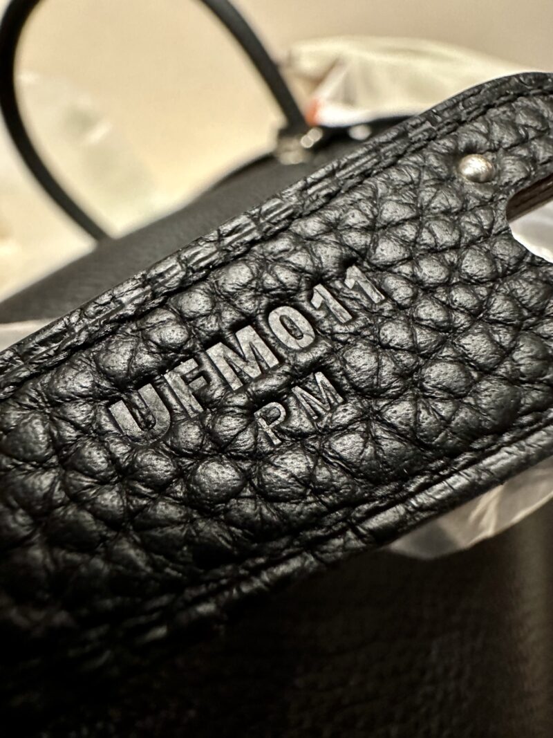 Hermès Lindy 26 Taurillon Clemence Noir Gold Hardware - Image 14