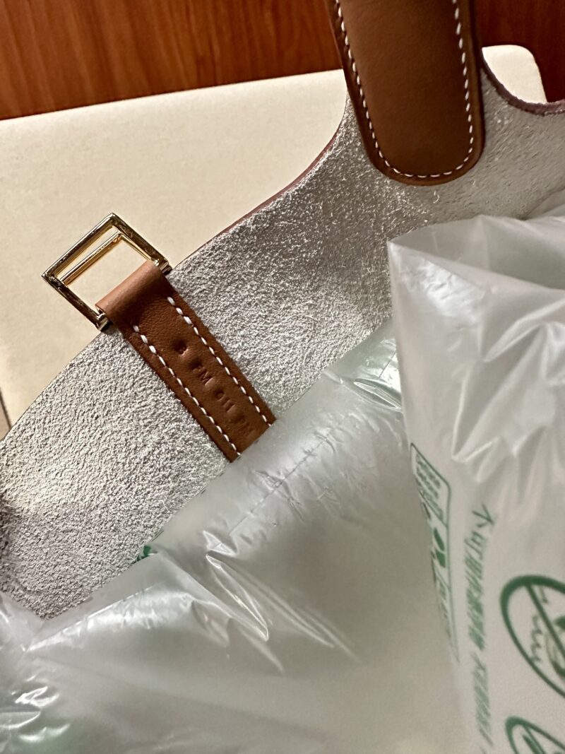 Hermès Picotin 18 Taurillon Clemence & Swift Craie Gold Hardware - Image 5