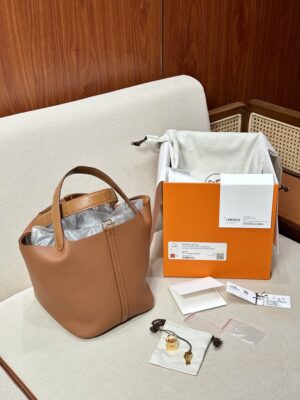 Hermès Picotin 22 Taurillon Clemence & Crocodile Gold Gold Hardware