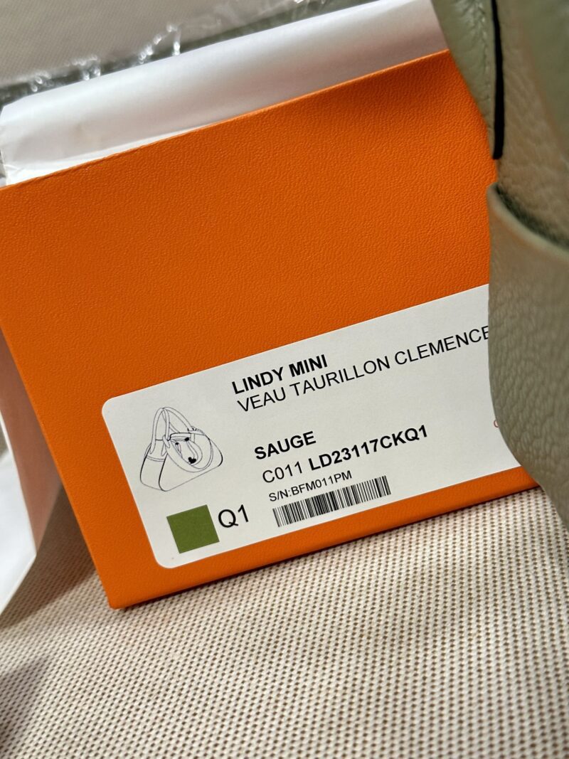 Hermès Mini Lindy 20 Taurillon Clemence Sauge Gold Hardware - Image 18