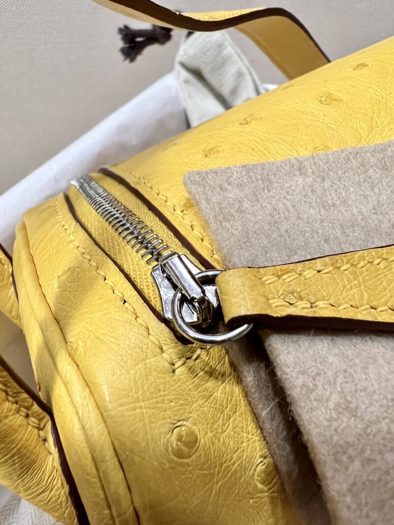 Hermès Mini Lindy 20 Ostrich Lime Silver Hardware - Image 9