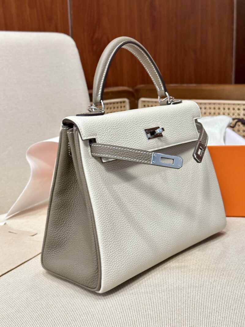 Hermès Kelly 25 Togo Craie, Etoupe Silver Hardware - Image 6