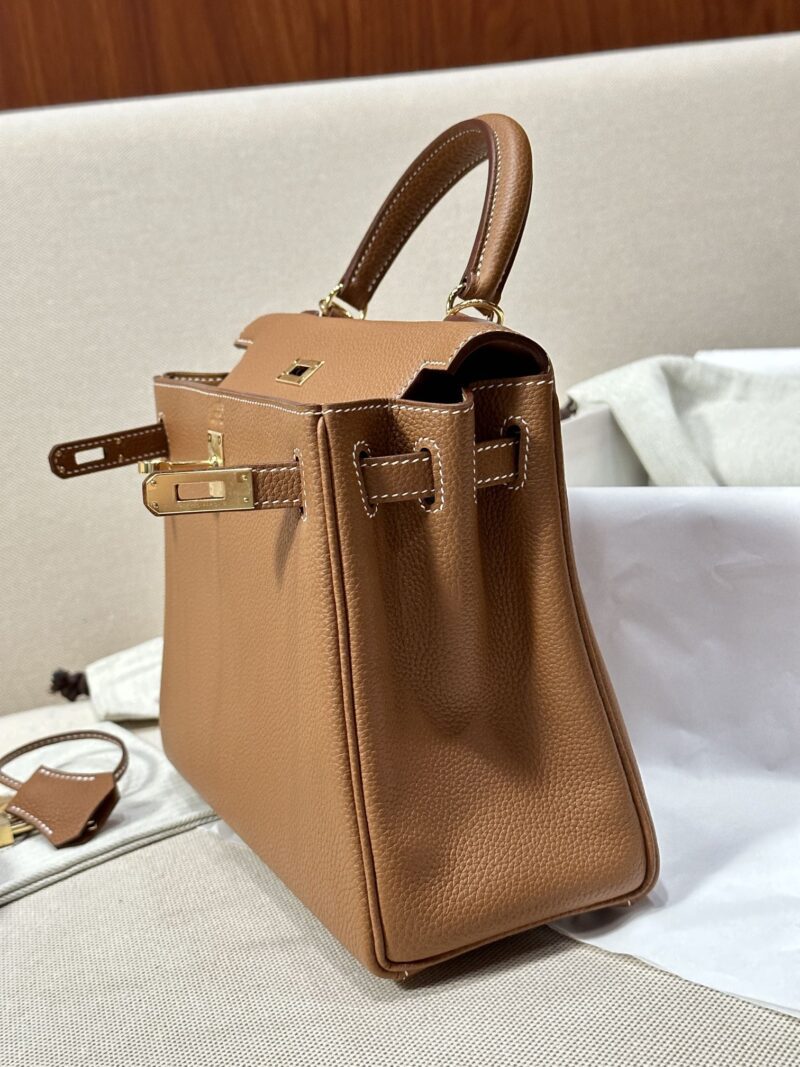 Hermès Kelly 25 Togo Gold Gold Hardware - Image 8